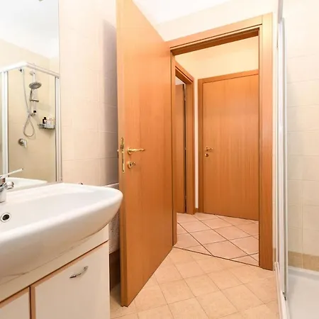 Garda Tulipano Tranquillo Bilocale Con Piscina E Terrazza Apartment Desenzano del Garda