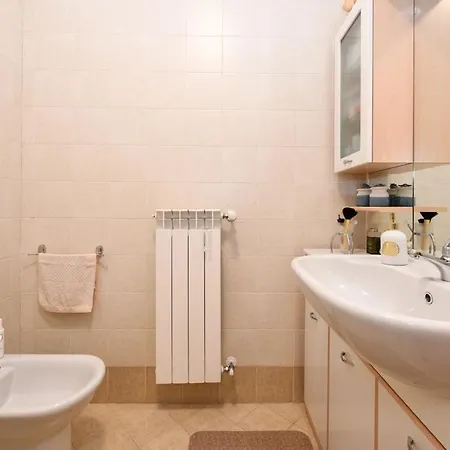 Apartment Garda Tulipano Tranquillo Bilocale Con Piscina E Terrazza Desenzano del Garda