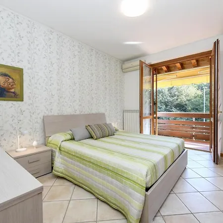 Apartment Garda Tulipano Tranquillo Bilocale Con Piscina E Terrazza Desenzano del Garda