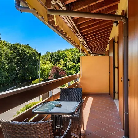 Appartement Garda Tulipano Tranquillo Bilocale Con Piscina E Terrazza Desenzano del Garda