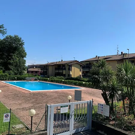 Garda Tulipano Tranquillo Bilocale Con Piscina E Terrazza Apartamento Desenzano del Garda